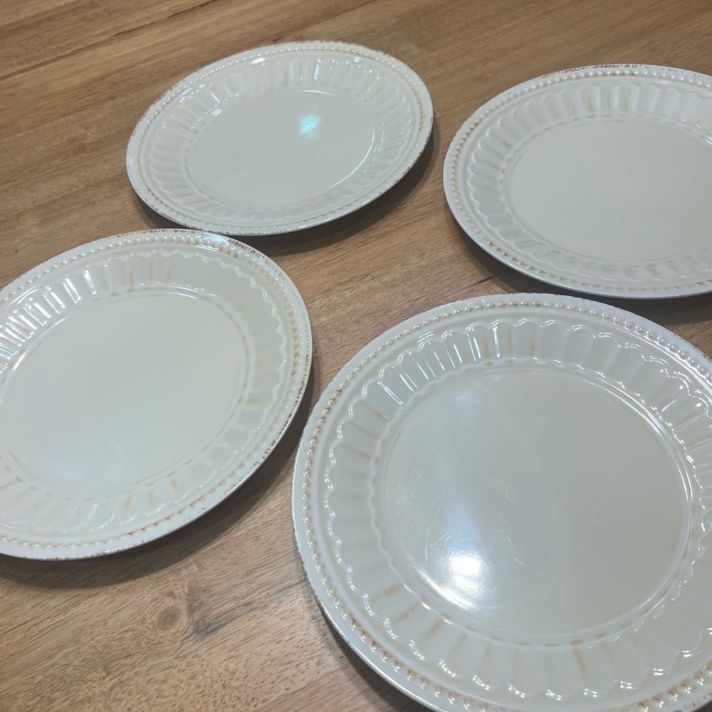 Set 4 melamine cream 11”‎ dinner plates
